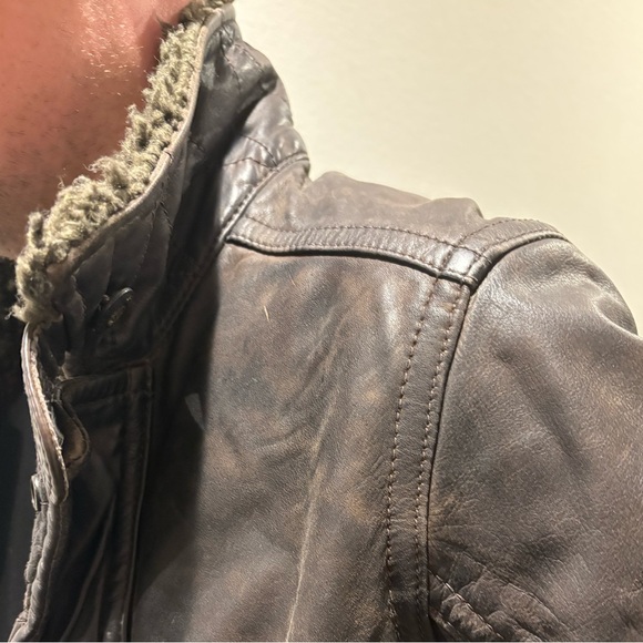 Authentic Hollister Palm Canyon Distressed Leather Jacket. - Picture 16 of 16
